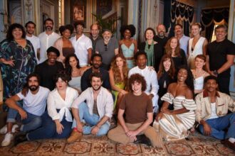 Elenco de Dona Beja em foto de divulgação