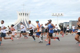 Maratona Internacional do Paraná estreia em 2026 e entra no circuito nacional de grandes provas de rua Primeira edição do evento esportivo acontece no litoral paranaense, com passagem pela Ponte de Guaratuba, e reforça o turismo esportivo ao lado de maratonas já consolidadas no Brasil
