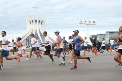 Maratona Internacional do Paraná estreia em 2026 e entra no circuito nacional de grandes provas de rua Primeira edição do evento esportivo acontece no litoral paranaense, com passagem pela Ponte de Guaratuba, e reforça o turismo esportivo ao lado de maratonas já consolidadas no Brasil