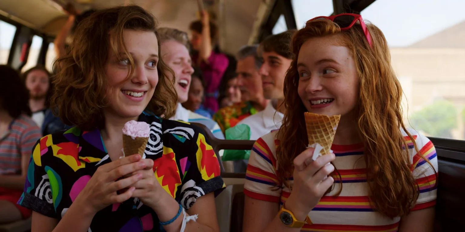 Millie Bobby Brown e Sadie Sink em cena de Stranger Things- Divulgação NETFLIX