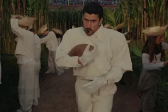 Bad Bunny após show histórico no Super Bowl LX Do Grammy ao maior evento esportivo do mundo, o artista porto-riquenho faz história levando a música latina ao centro do palco global