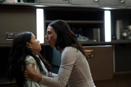 Isis Valverde e Marianna Santos em cena de "Quarto do Pânico"- Divulgação