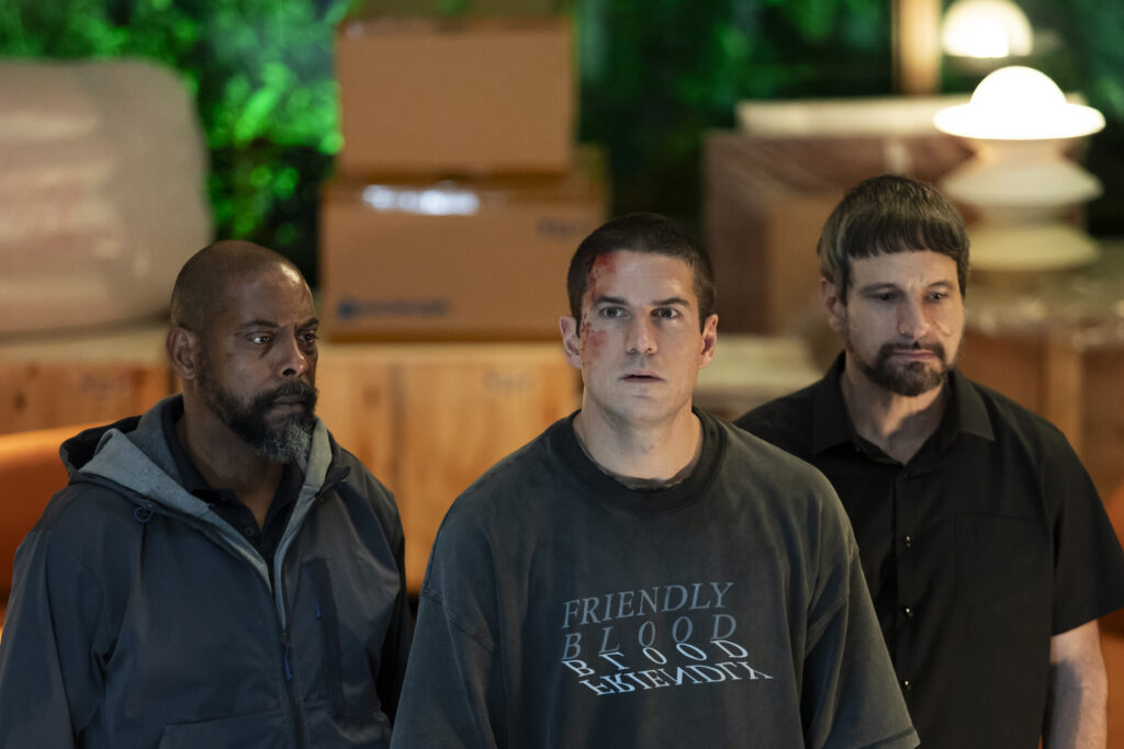 André Ramiro, Marco Pigossi e Caco Ciocler em cena de "Quarto do Pânico"- Divulgação