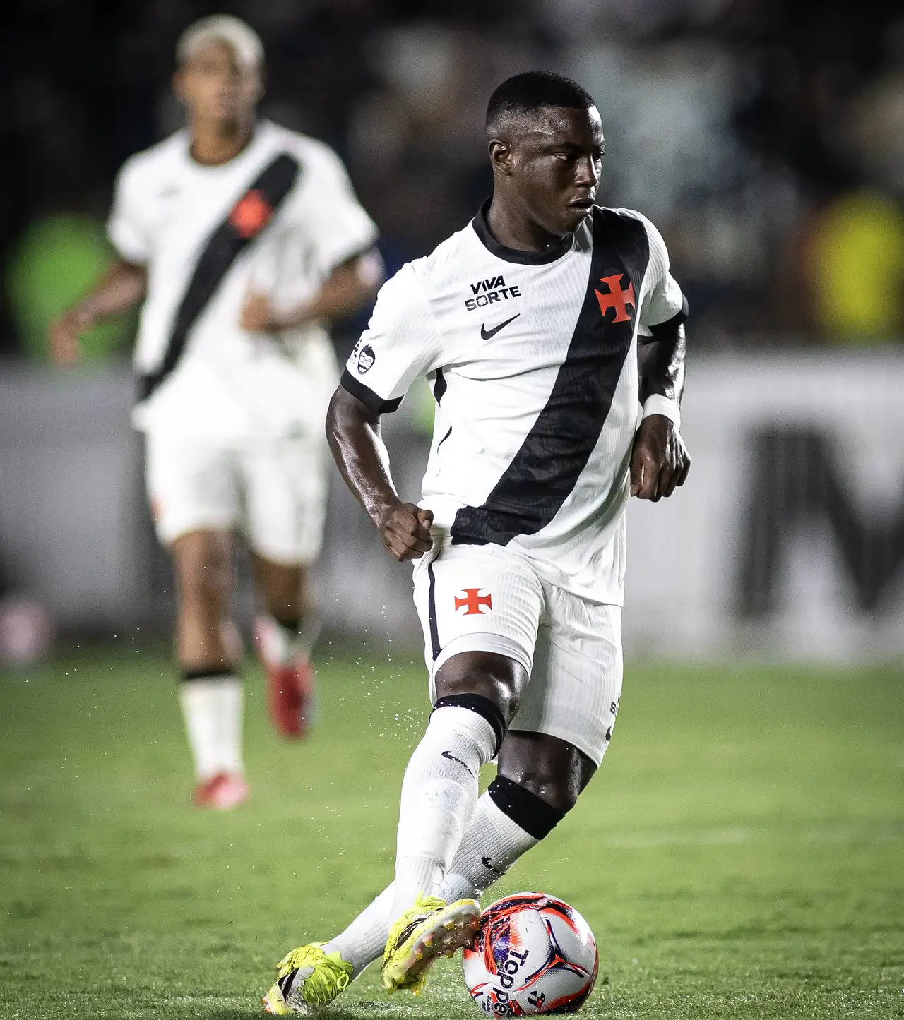 Mercado agitado: Vasco mira uruguaio, apresenta Cuiabano e lida com dúvida médica