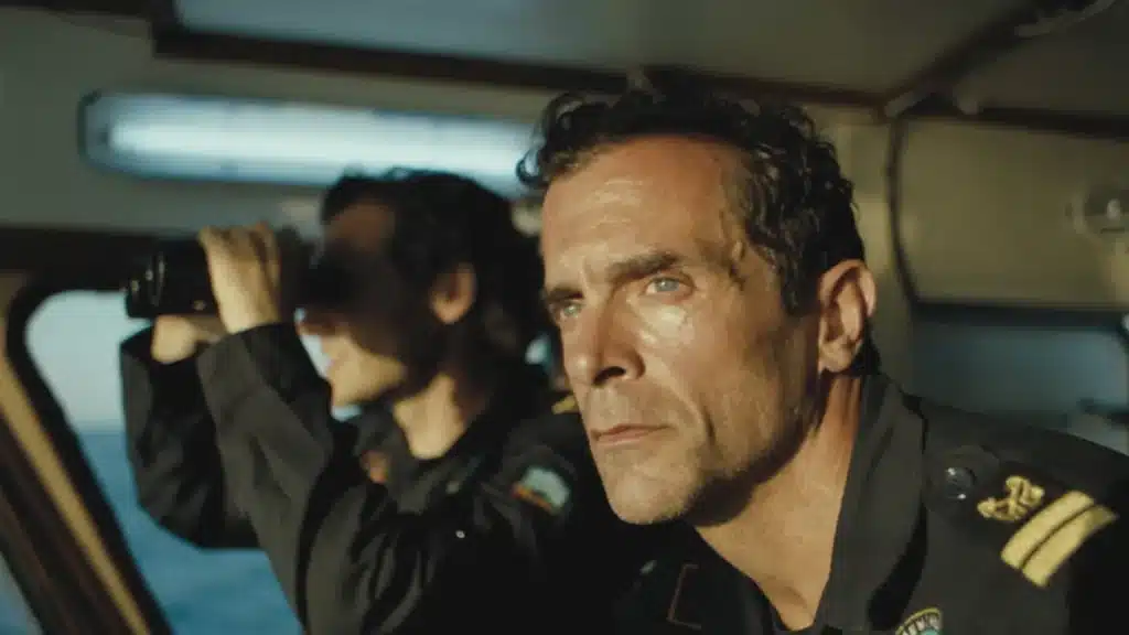 Konstantinos Markoulakis em cena de "O Caso dos Estrangeiros"- Divulgação