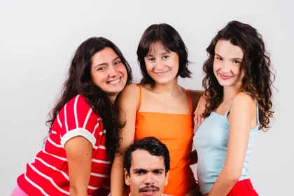 espetáculo A.M.I.G.A.S. reestreia no Teatro Vannucci e celebra 25 anos de sucesso