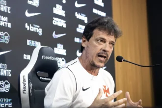 Coletiva do técnico Fernando Diniz realizada no CT Moacyr Barbosa em 12 de Janeiro de 2026. Fotos: Matheus Lima/Vasco.