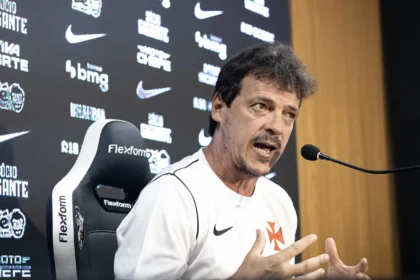 Coletiva do técnico Fernando Diniz realizada no CT Moacyr Barbosa em 12 de Janeiro de 2026. Fotos: Matheus Lima/Vasco.