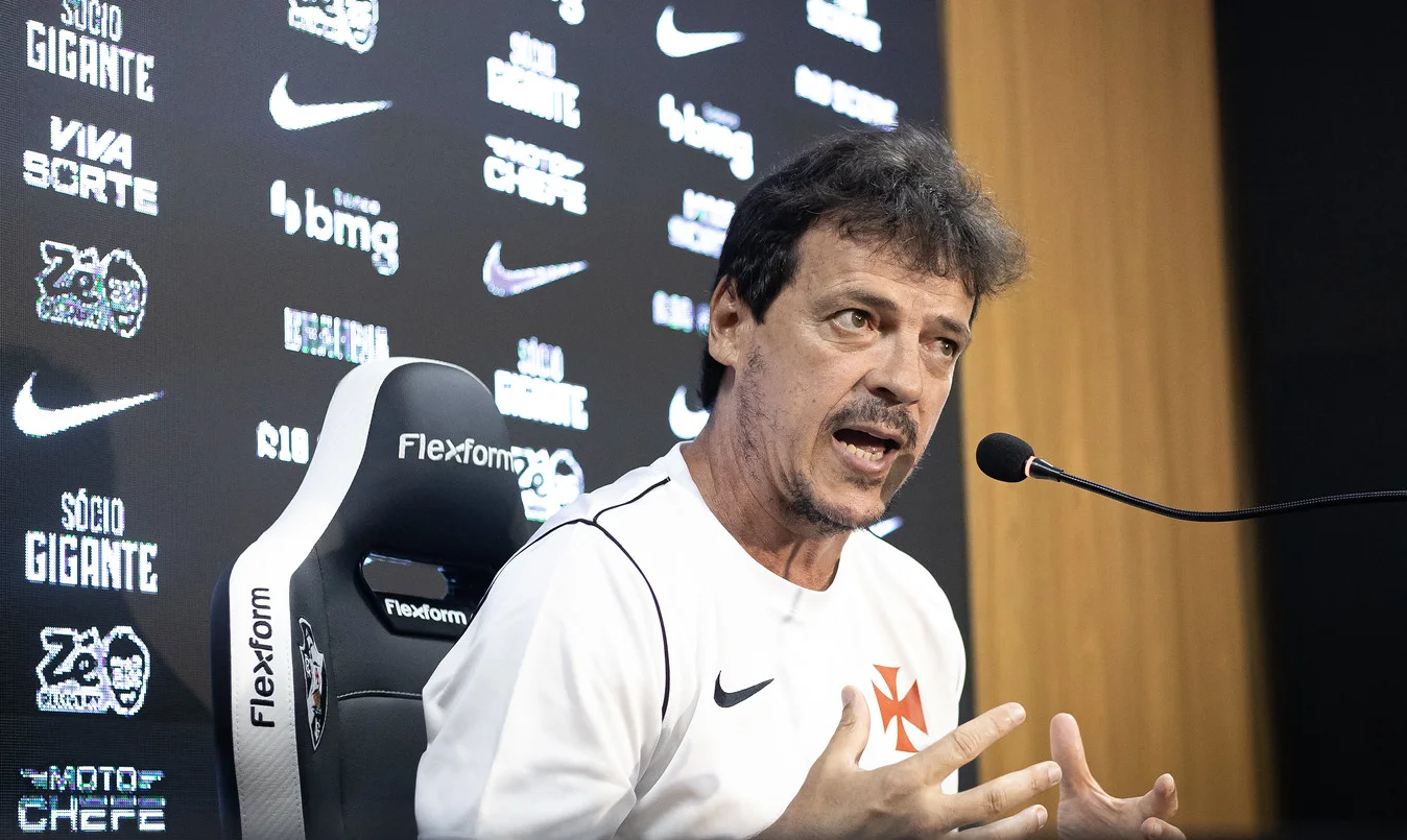 Coletiva do técnico Fernando Diniz realizada no CT Moacyr Barbosa em 12 de Janeiro de 2026. Fotos: Matheus Lima/Vasco.