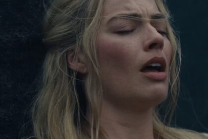 Margot Robbie em cena de "O Morro dos Ventos Uivantes"- Divulgação Warner Bros