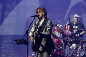 Bee Gees Alive se apresenta no Teatro Riachuelo Rio em 25 de fevereiro de 2026 com tributo fiel aos clássicos do Bee Gees, como Stayin’ Alive e How Deep Is Your Love. Ingressos à venda.