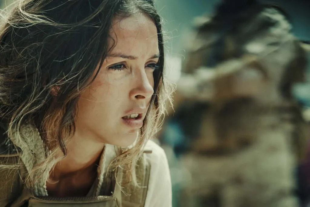 Lyna Khoudri em cena de "13 dias, 13 noites"- Copyright Jérôme Prébois