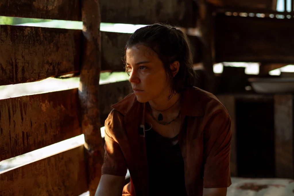 Alice Wegmann em cena de "Rio de Sangue"- Foto Barbara Vale- Divulgação Disney Brasil