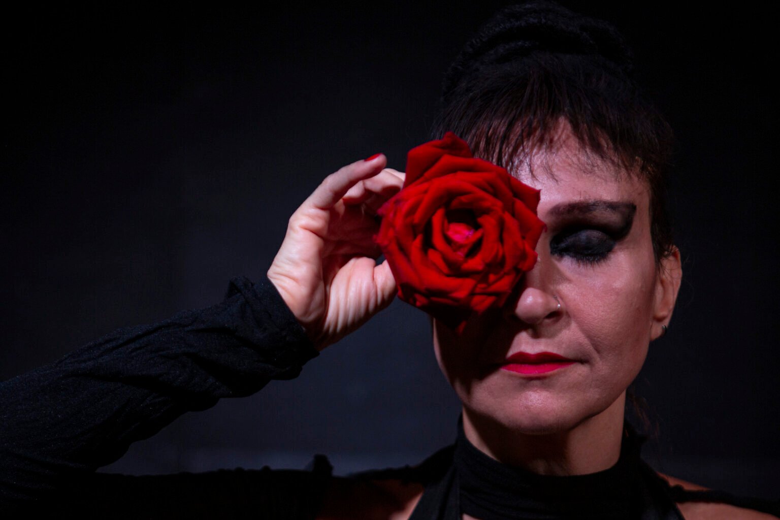 Fotografia para divulgação do espetáculo Baderna. Na foto, a atriz Luaa Gabanini. Data: 10/03/2026. Local: São Paulo. Foto: Sérgio Silva.