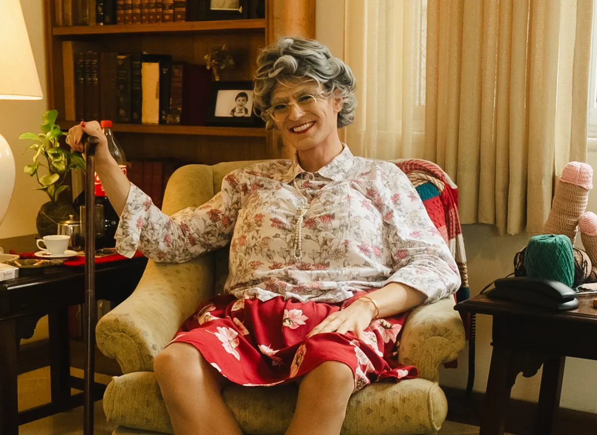 Minha Avó É Muito Louca estreia com humor ácido e afeto no Rio