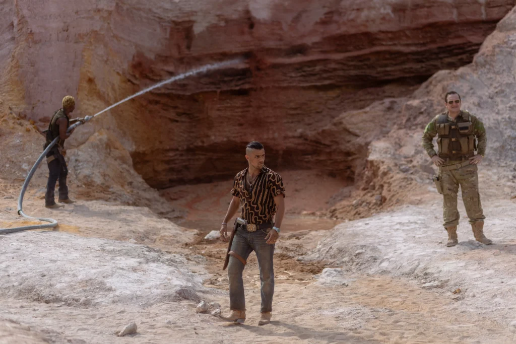 Felipe Simas em cena de "Rio de Sangue"- Divulgação Disney Brasil