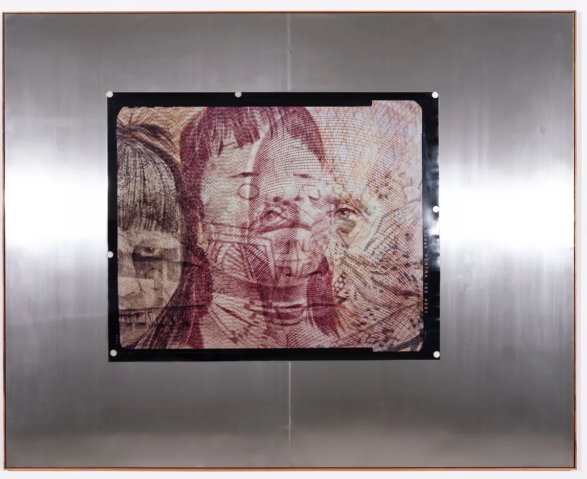 Exposição como me apaixonei por uma linha marca estreia de Emilio Azevedo em individual no Brasil