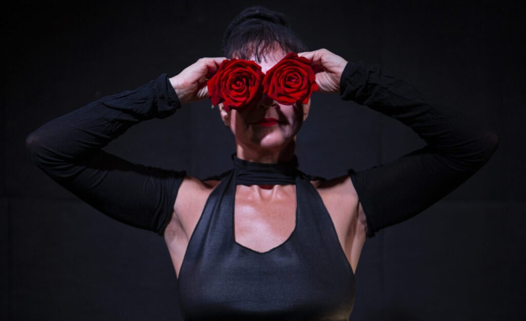 Fotografia para divulgação do espetáculo Baderna. Na foto, a atriz Luaa Gabanini. Data: 10/03/2026. Local: São Paulo. Foto: Sérgio Silva.