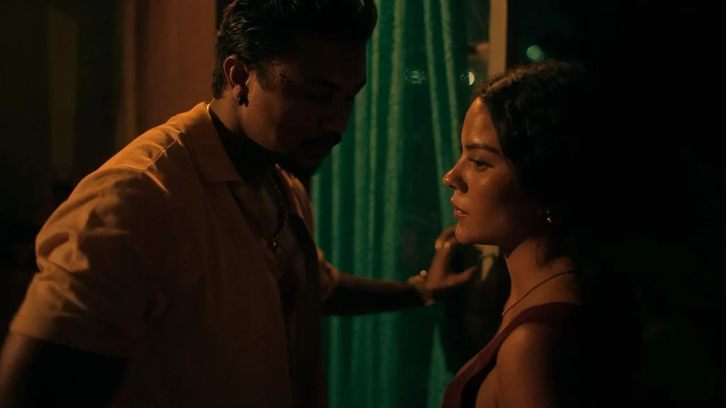 Xamã e Bella Campos em cena de "Cinco tipos de Medo"- Divulgação Downtown Filmes