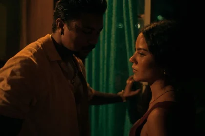 Xamã e Bella Campos em cena de "Cinco tipos de Medo"- Divulgação Downtown Filmes