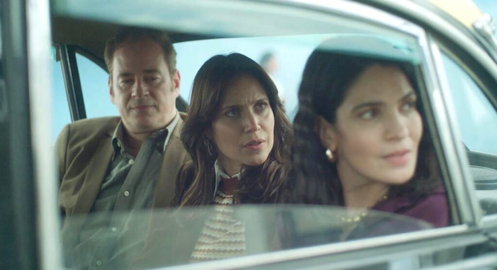 Dan Stulbach, Mel Lisboa e Maria Manoella em cena de "A Conspiração Condor"- Divulgação Pandora Filmes