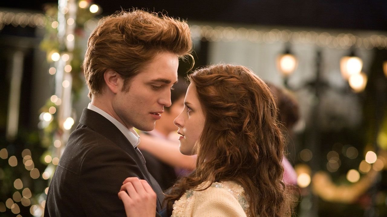 Robert Pattinson e Kristen Stewart em cena de "Crepúsculo"- Copyright Summit Entertainment