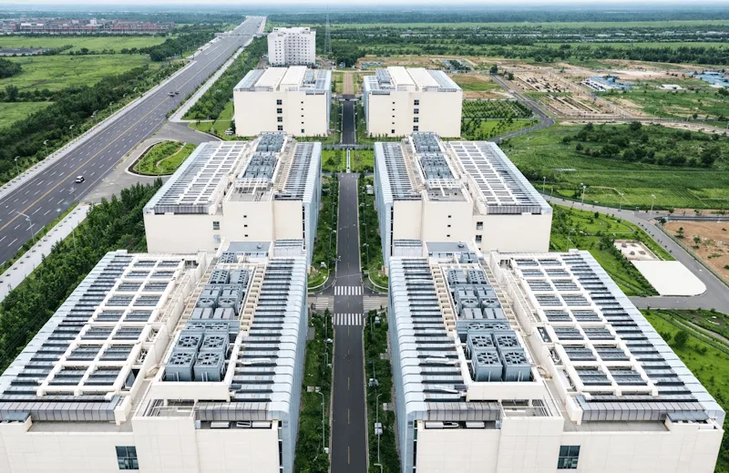 Data center pertencente à empresa China Telecom, o maior do país asiático, que ocupa uma área equivalente a 130 campos de futebol (Crédito: Divulgação)