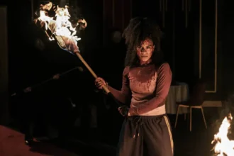 Zazie Beetz em cena de "Eles Vão te Matar"- Divulgação Warner Bros