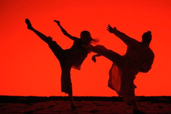 Uma Thurman e Chia-Hui Liu em cena de "Kill Bill: The Whole Bloody Affair"- Divulgação