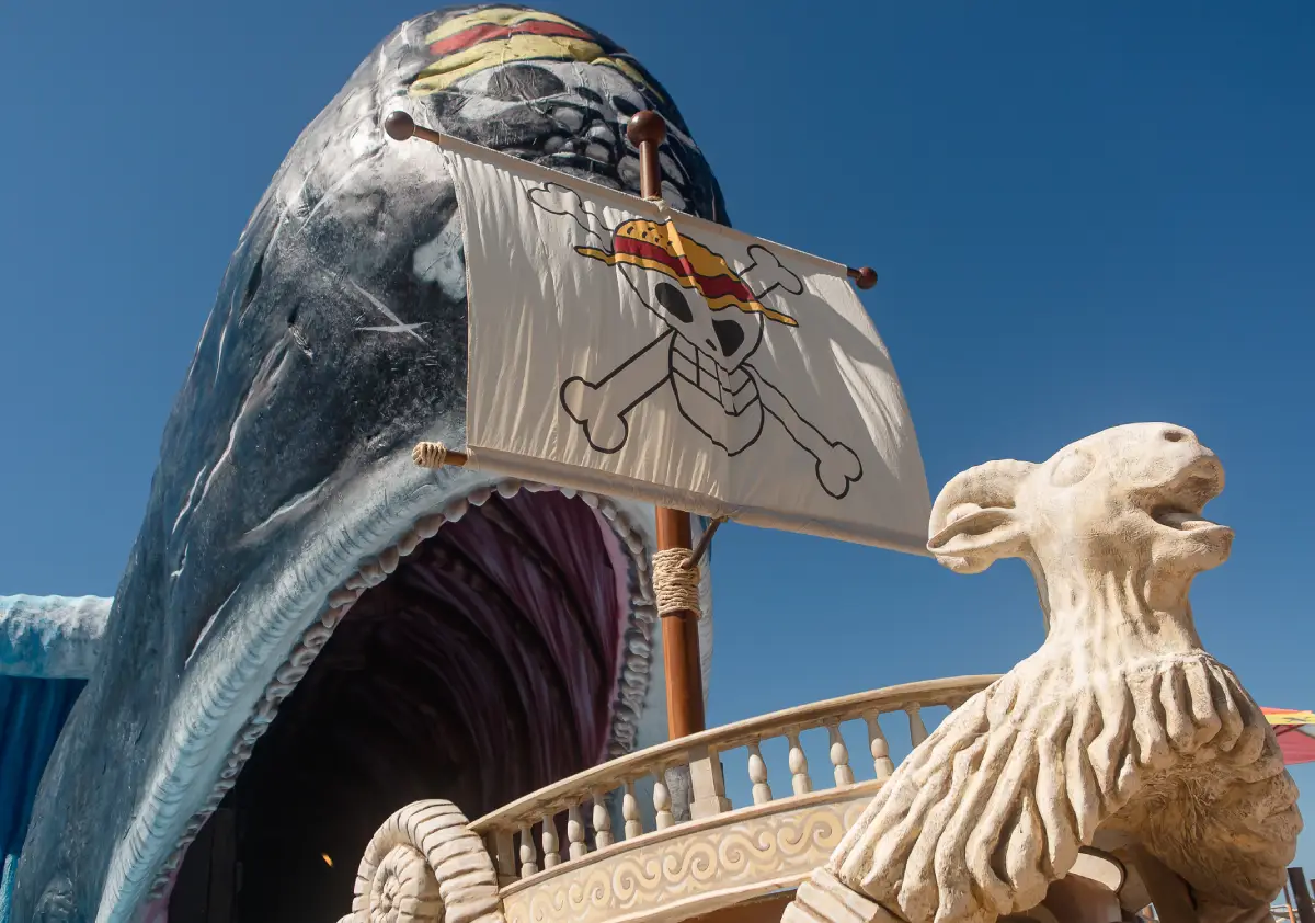 Baleia gigante de One Piece surge em Copacabana para celebrar nova temporada da série