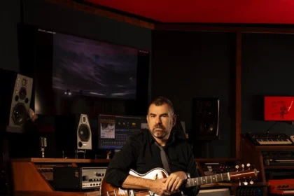 Plínio Profeta transforma trilhas de filmes e séries em espetáculo ao vivo no Manouche