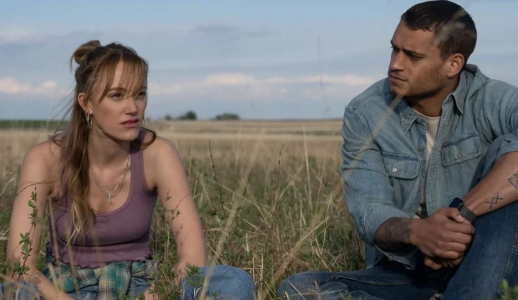 Maika Monroe e Tyriq Withers em cena de "Uma Segunda Chance"- Divulgação Universal
