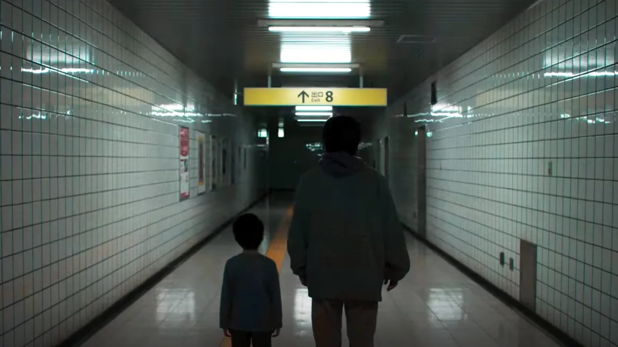 Kazunari Ninomiya e Naru Asanuma em cena de "Exit 8"- Divulgação Paris Filmes