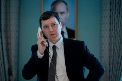 Paul Dano em cena de "O Mago do Kremlin"- Divulgação Imagem Filmes