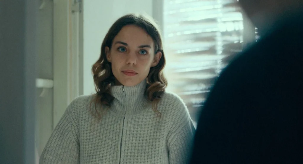 Salomé Dewaels em cena de "Nino de Sexta a Segunda" |Copyright BLUE MONDAY PRODUCTIONS