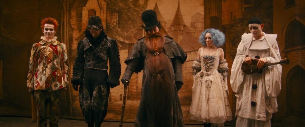 Anastasia Talyzina, Mark Eydelshteyn, Vanya Dmitrienko, Ruzil Minekaev e Fyodor Bondarchuk em cena de "Pinóquio"- Divulgação Paris Filmes