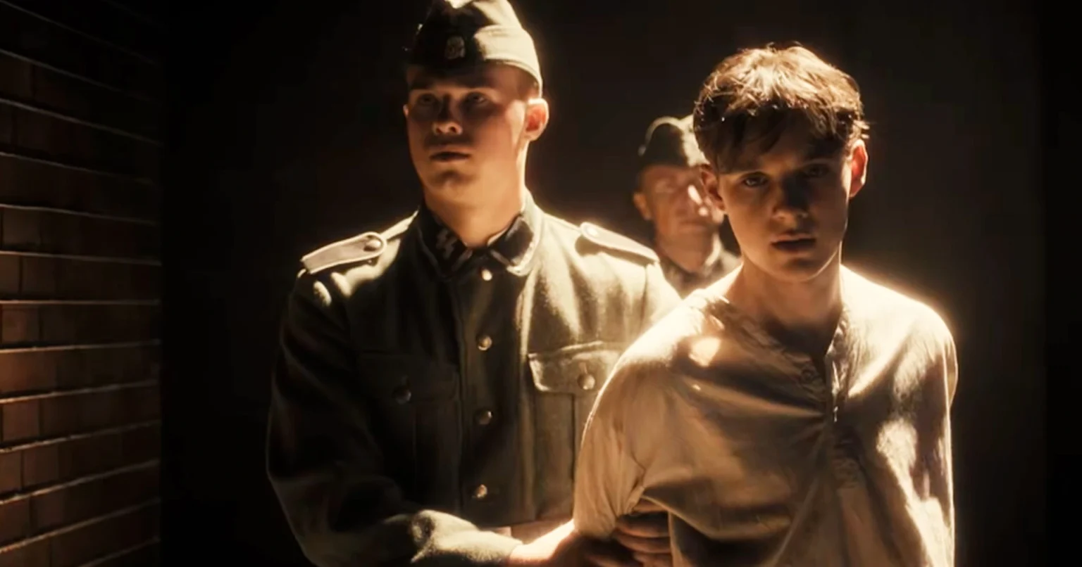 Ewan Horrocks em cena de "Verdade e Traição"- Divulgação Paris FIlmes