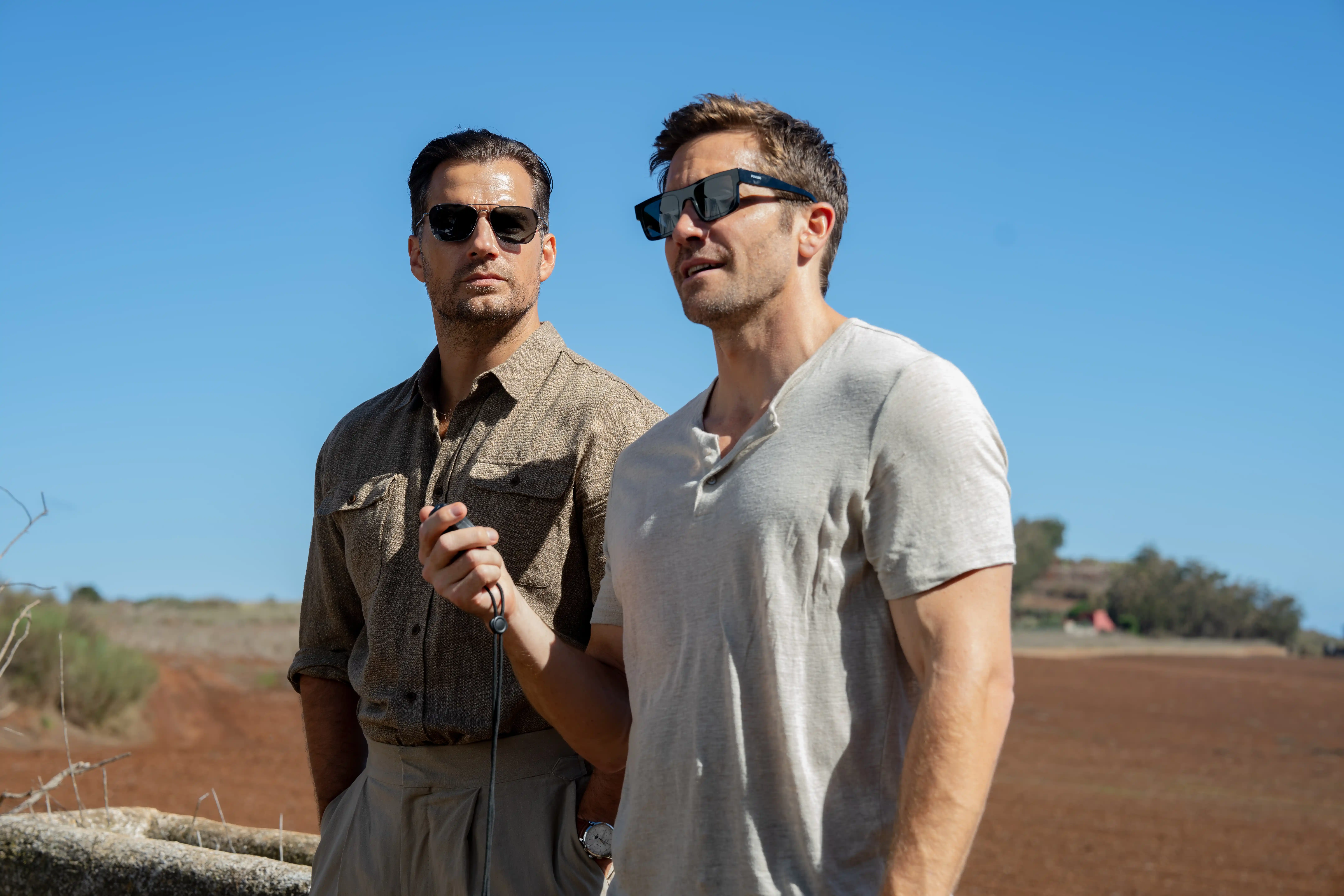 Jake Gyllenhaal e Henry Cavill em cena de "Na Zona Cinzenta"- Divulgação Diamond Pictures