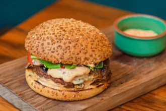 Onde comer hambúrguer vegano no Rio - Teva Deli Copa_Amazonika_ Foto OCRE