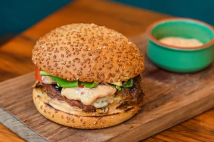 Onde comer hambúrguer vegano no Rio - Teva Deli Copa_Amazonika_ Foto OCRE