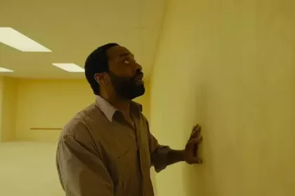Chiwetel Ejiofor em cena de "Backrooms"- Divulgação Imagem Filmes