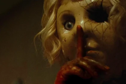 Cena de "Dolly: A Boneca Maldita"- Divulgação Paris Filmes