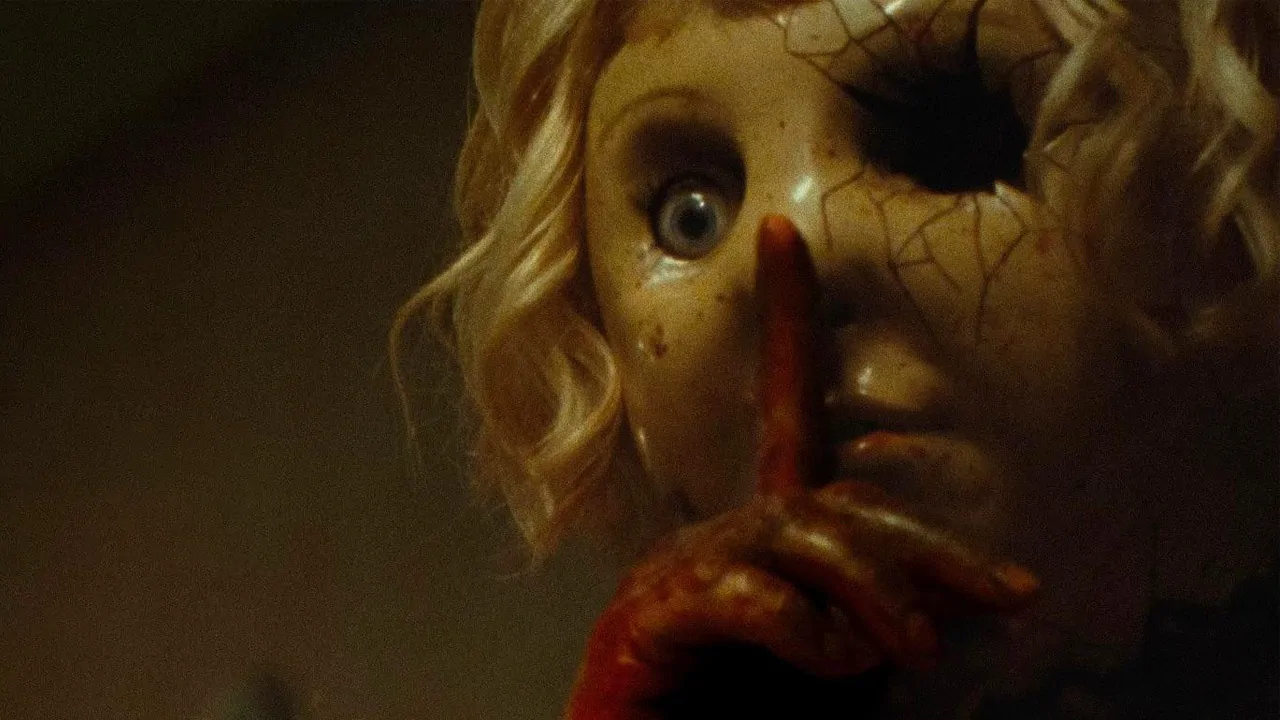 Cena de "Dolly: A Boneca Maldita"- Divulgação Paris Filmes