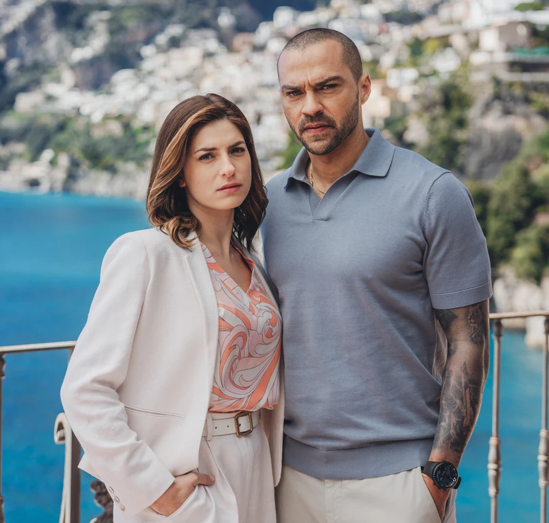 aniel De Luca (Jesse Williams) em cena de ‘Hotel Costiera’ (Crédito: NBCUniversal/Divulgação)