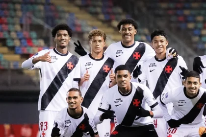 vasco - Volante da base cruz-maltina ficará integrado à rotina do elenco profissional em período de observação conduzido pela comissão técnica de Renato Gaúcho.