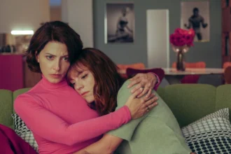 Bárbara Lennie e Vicky Luengo em cena de "Natal Amargo"- Divulgação Warner Bros