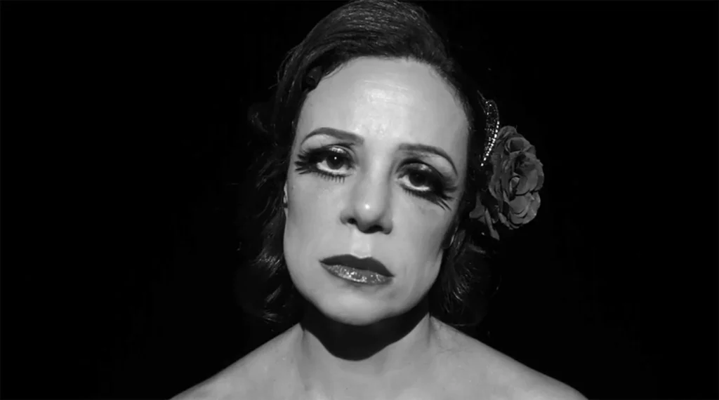 Vanessa Gerbelli em cena de "Perto do Sol é Mais Claro"- Divulgação O2 Play