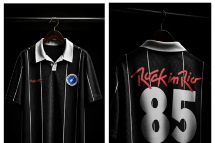 Rock in Rio, Rock in Rio 2026, C&A, jersey Rock in Rio, camisa Rock in Rio 1985, futebol e música, Rock in Rio retrô, Cidade do Rock, Rock in Rio ingressos, Rock in Rio line-up, Foo Fighters, Elton John, Maroon 5, festival de música, collab C&A Rock in Rio, Rock World, Ticketmaster Brasil, moda festival, camisa inspirada em futebol