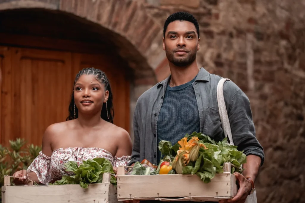 Halle Bailey, Regé-Jean Page em cena de "Eu & Você na Toscana" |Copyright Universal Studios