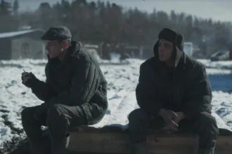 Miguel Herrán e Arón Piper em cena de "A Trégua"- Divulgação Synapse Distribution